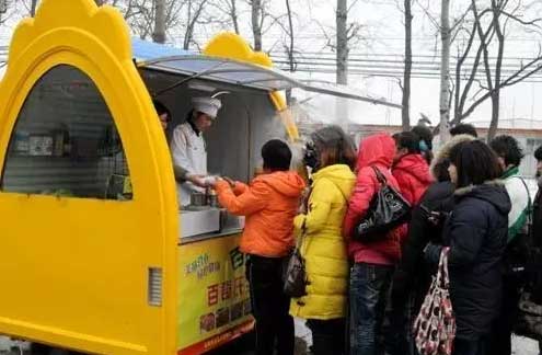 書報亭、早餐車，甚至垃圾桶都有二維碼“身份證”了。